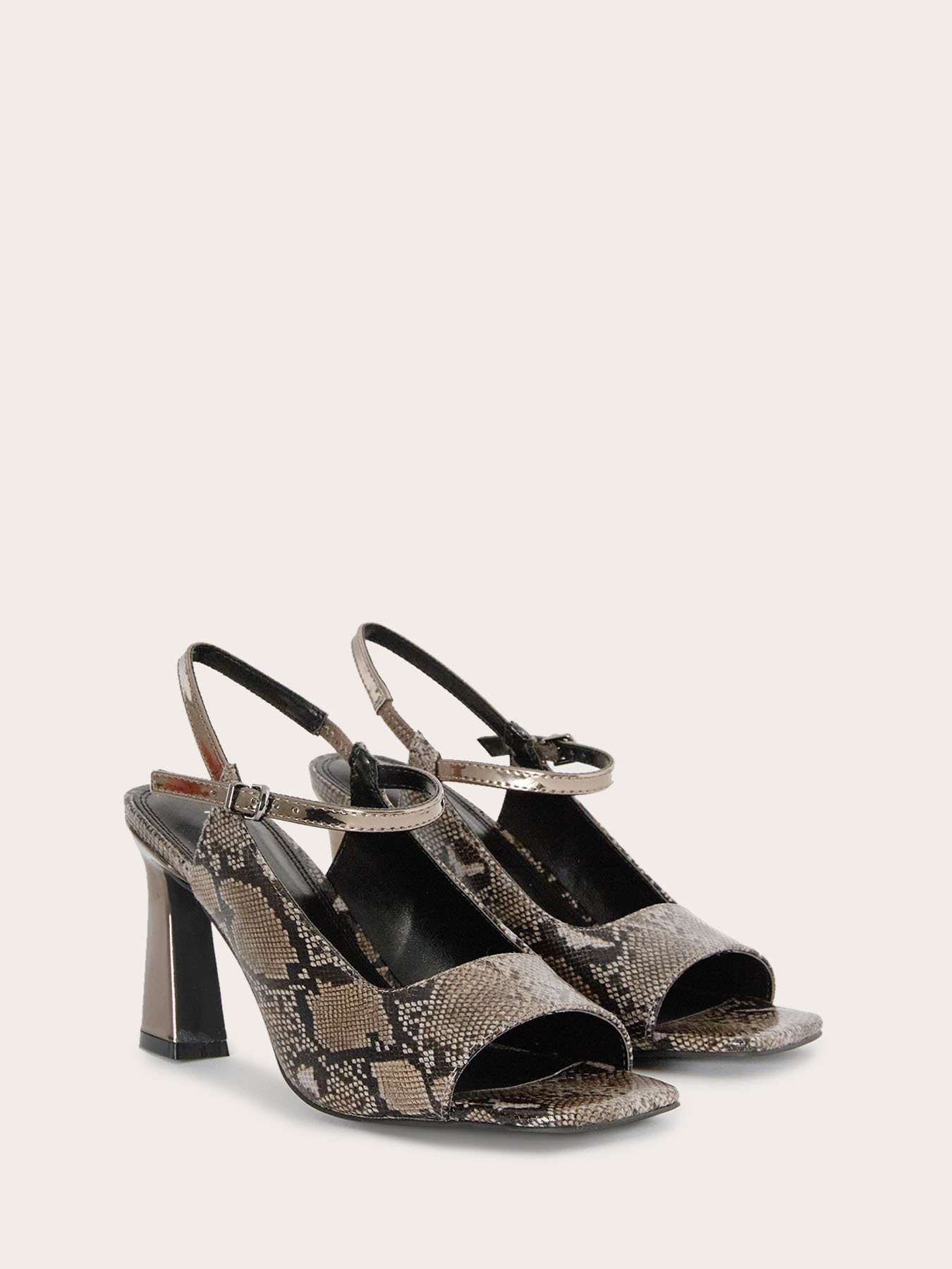 Sandalias con estampado de pit&oacute;n image number 2