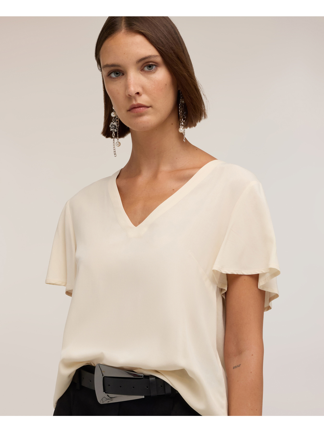 V-neck blouse with flared sleeves image number 3