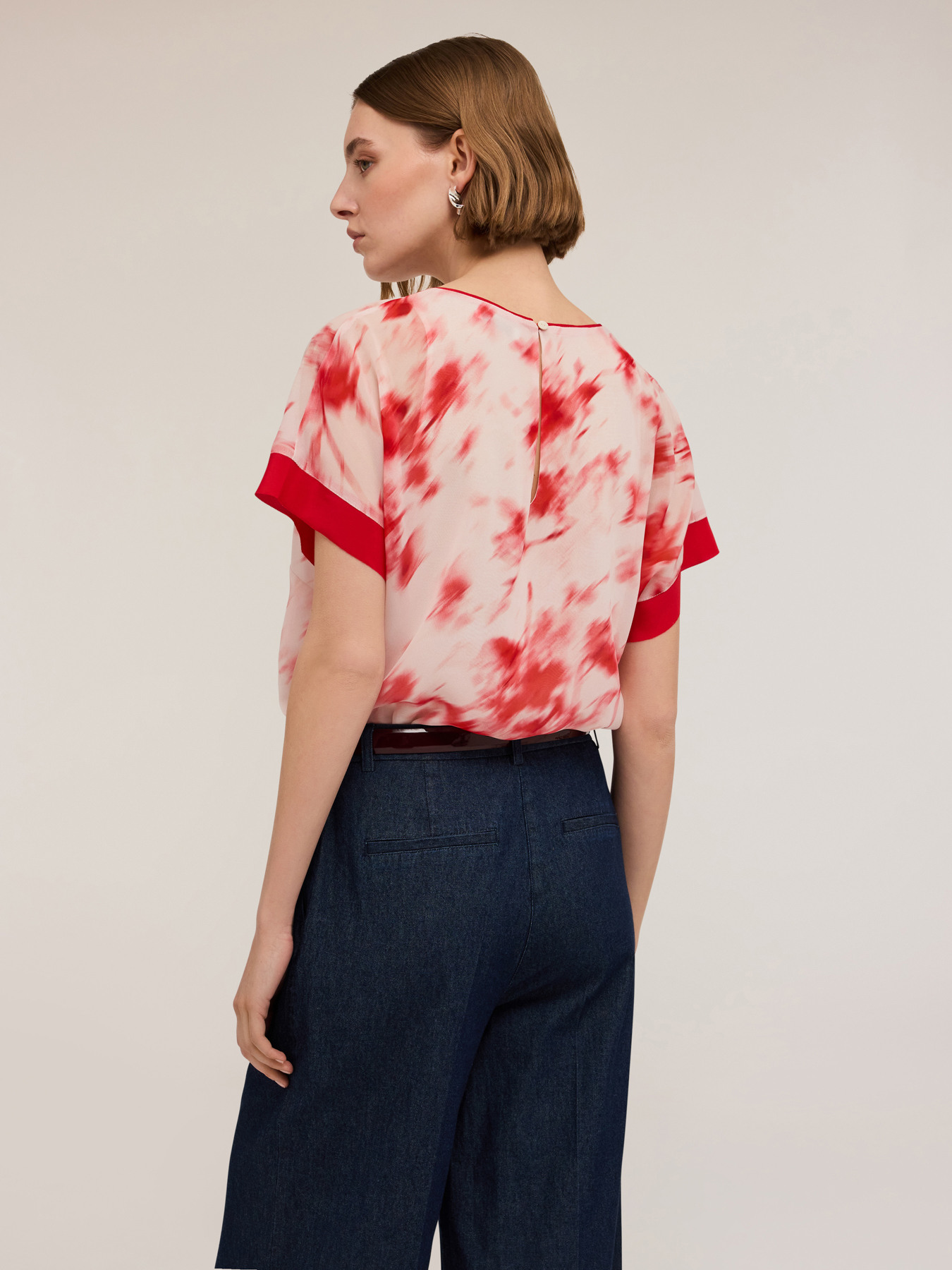 Blusa in georgette con stampa chin&egrave; image number 1