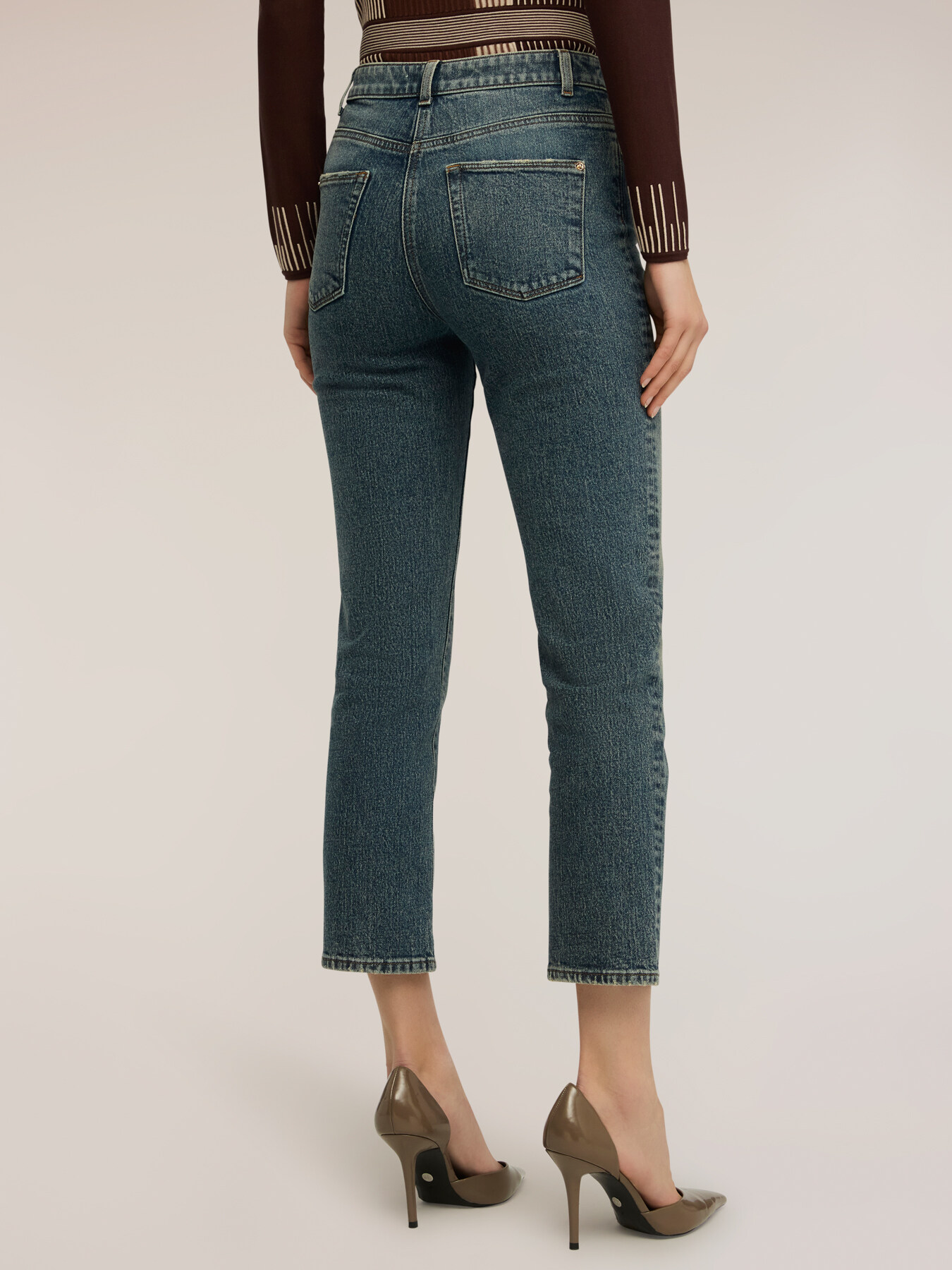Jeans im Mum-Fit mit hoher Taille image number 1
