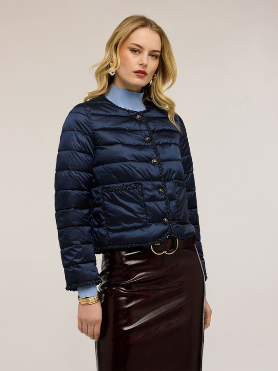 Leichte Daunenjacke mit Besatz