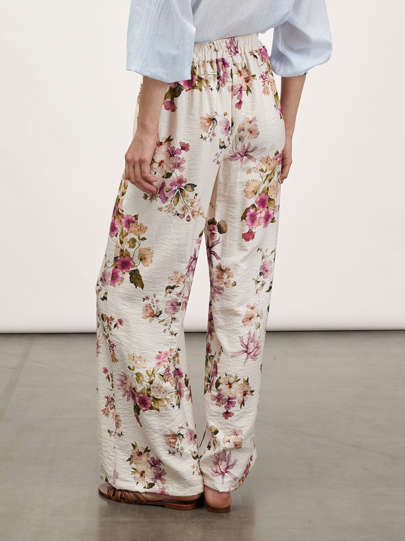 Pantalon palazzo fluide &agrave; motif fleuri image number 1