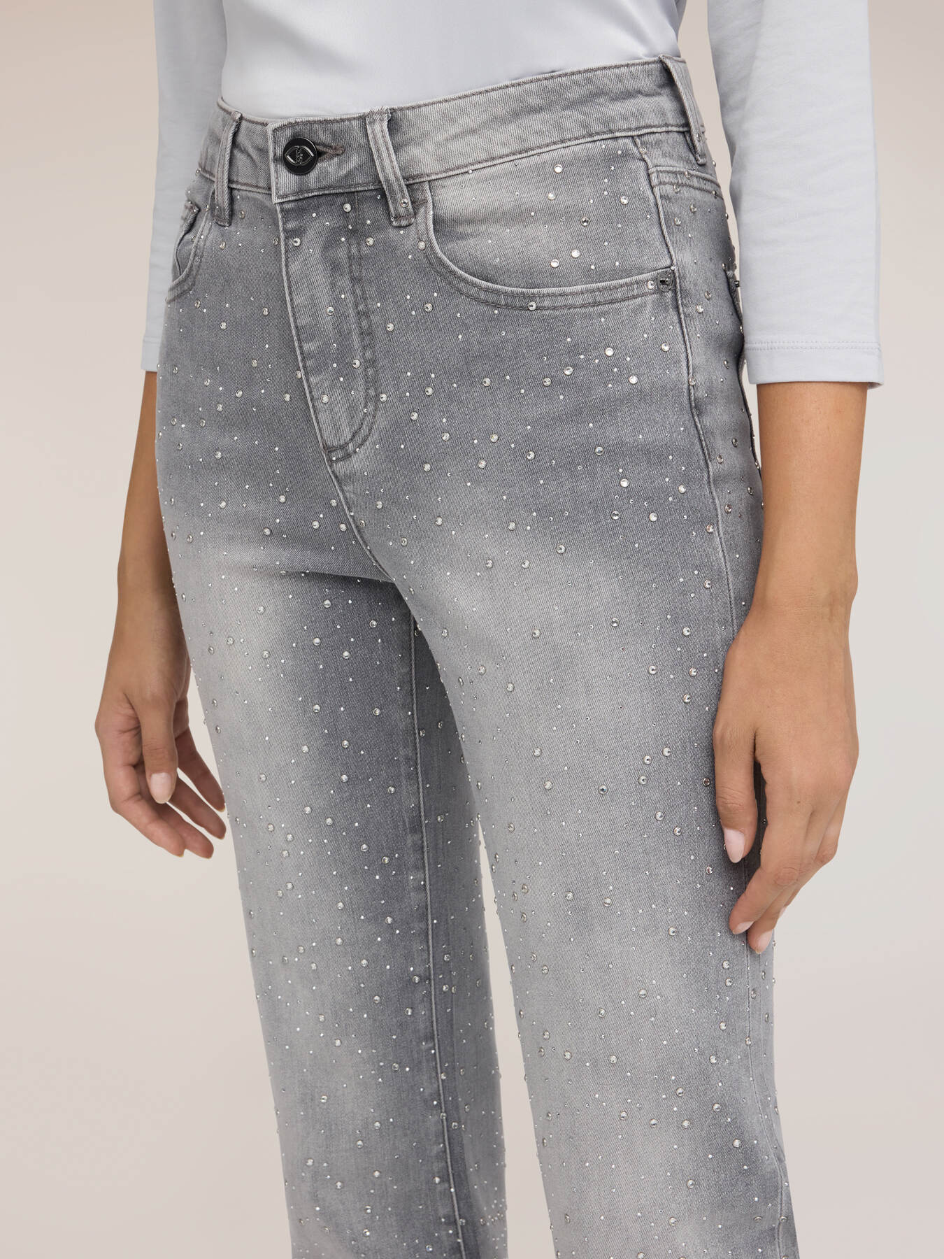 Weite Jeans mit Strass-Applikationen image number 3
