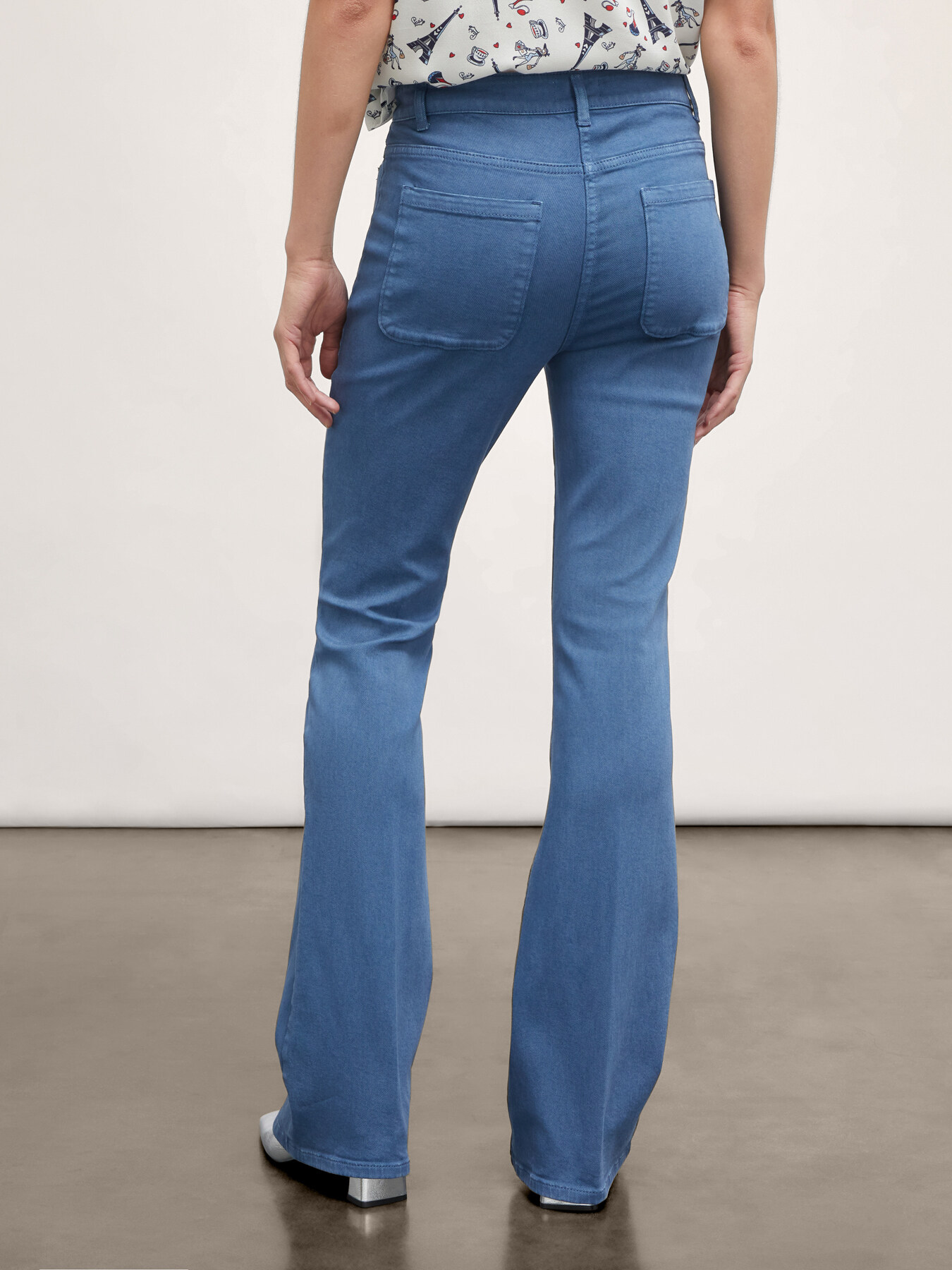 Pantalones flare con bolsillos image number 1