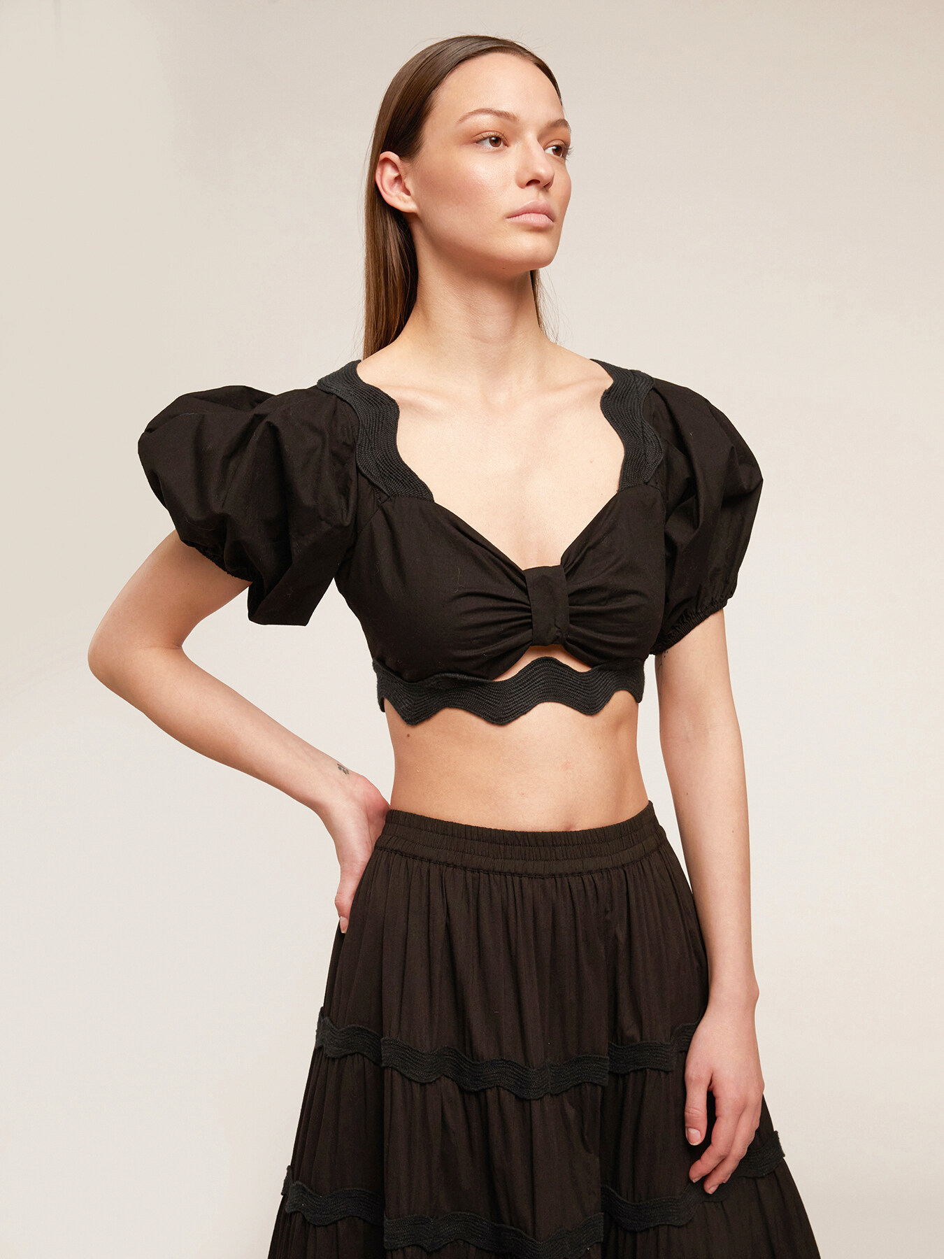 Short top with puff sleeves image number 0
