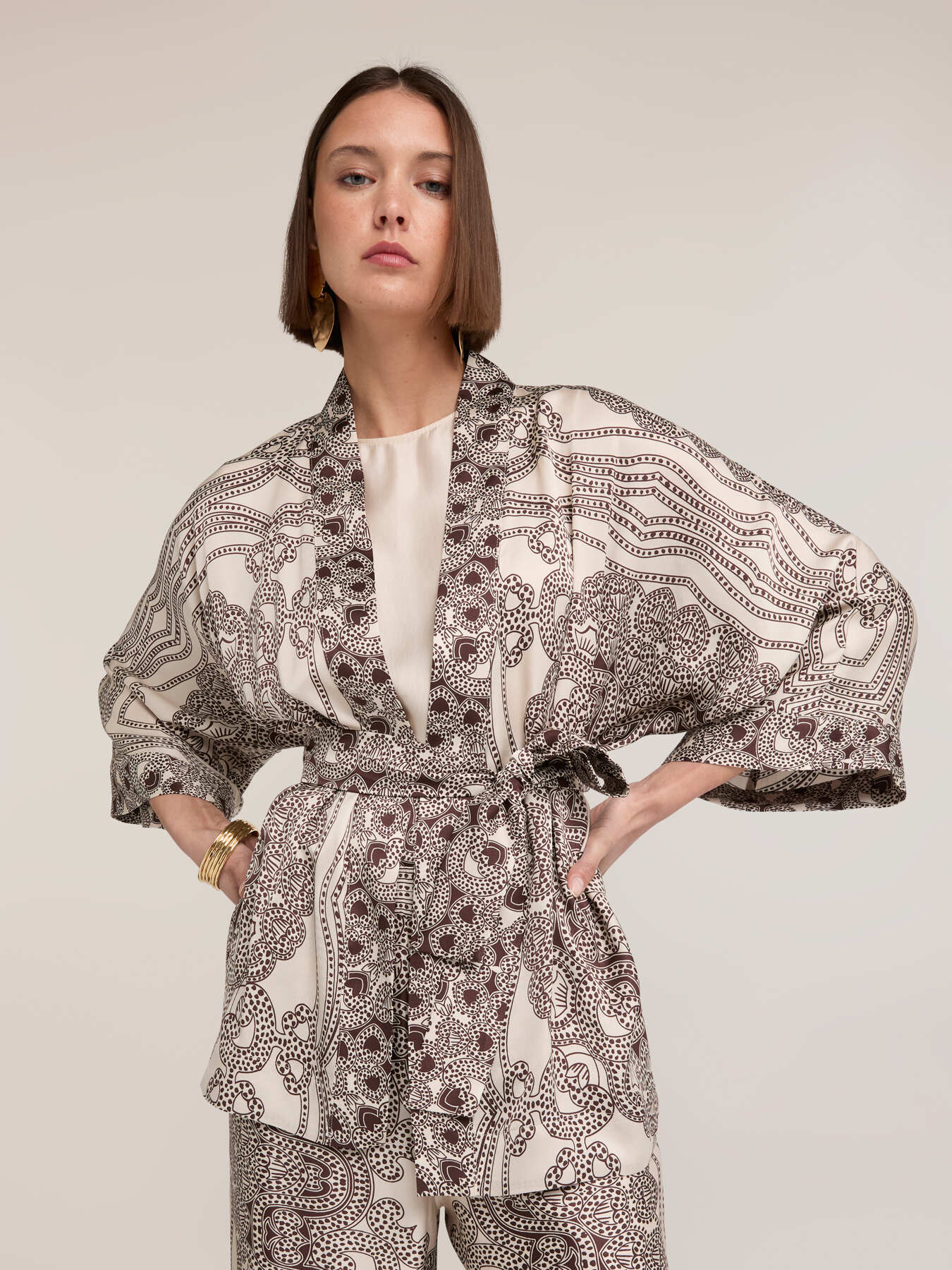 Satin kimono with print image number 2
