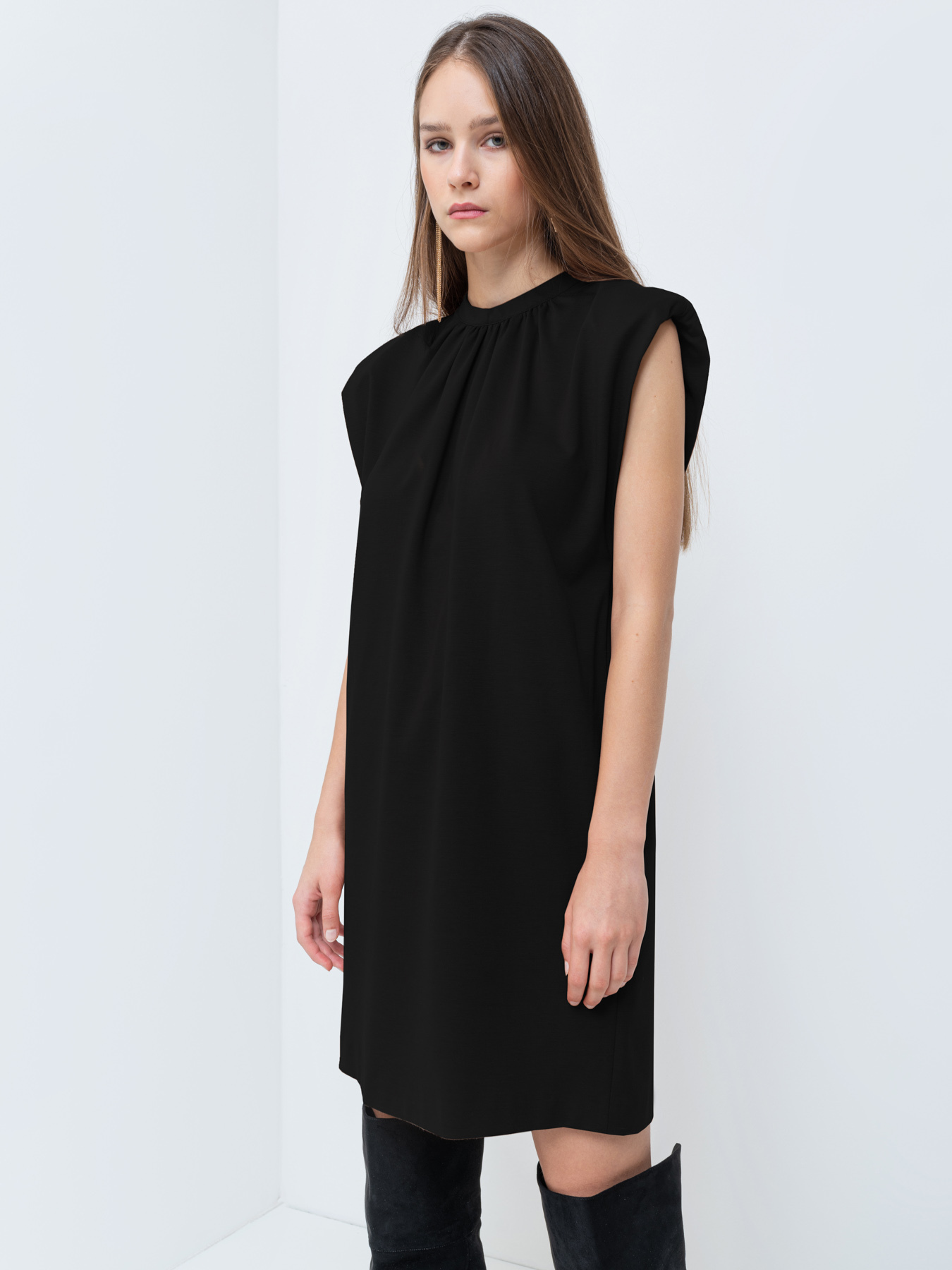 Vestito ampio con spalline imbottite image number 2