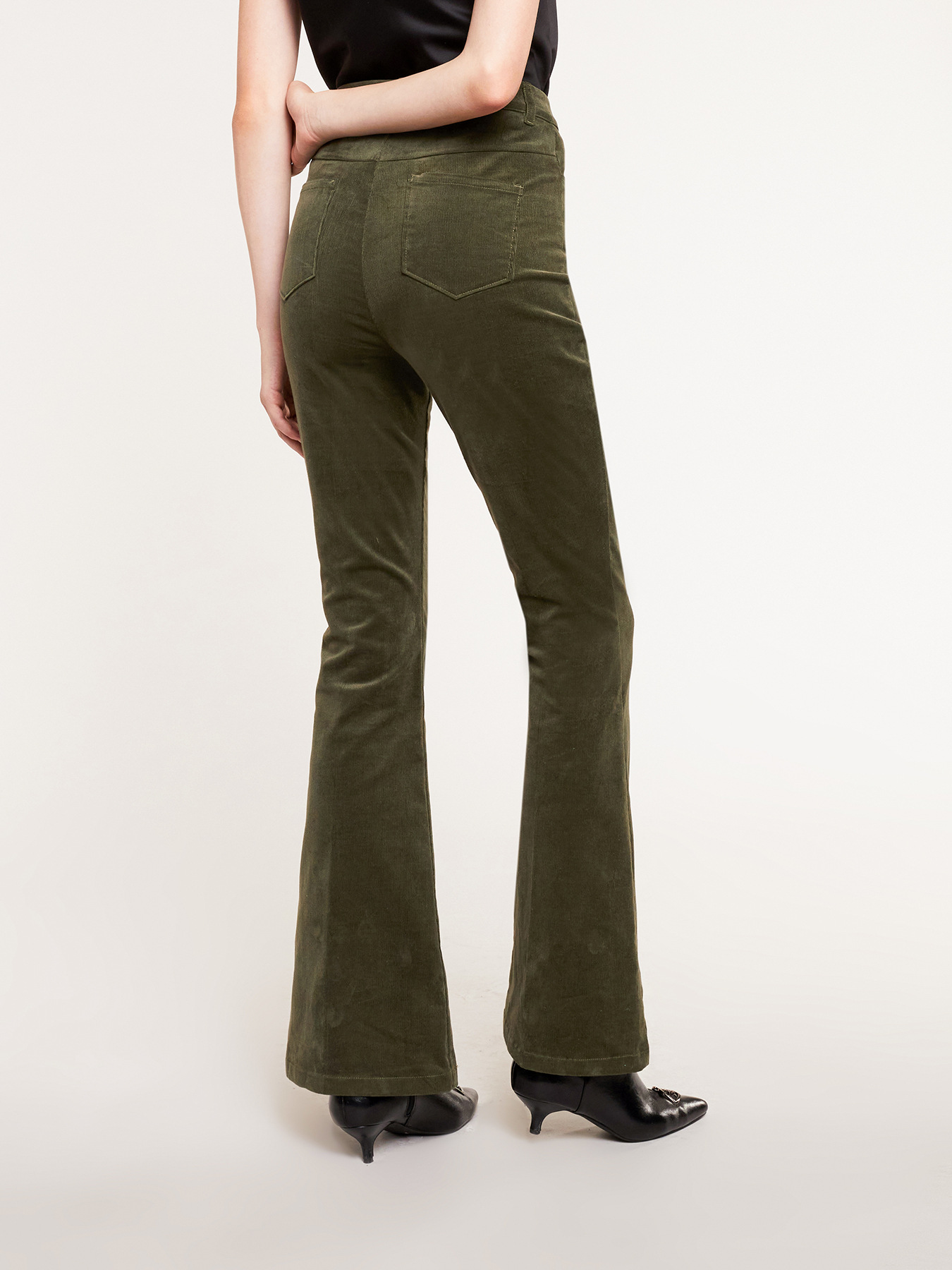 Pantaloni evazați din catifea reiată image number 2