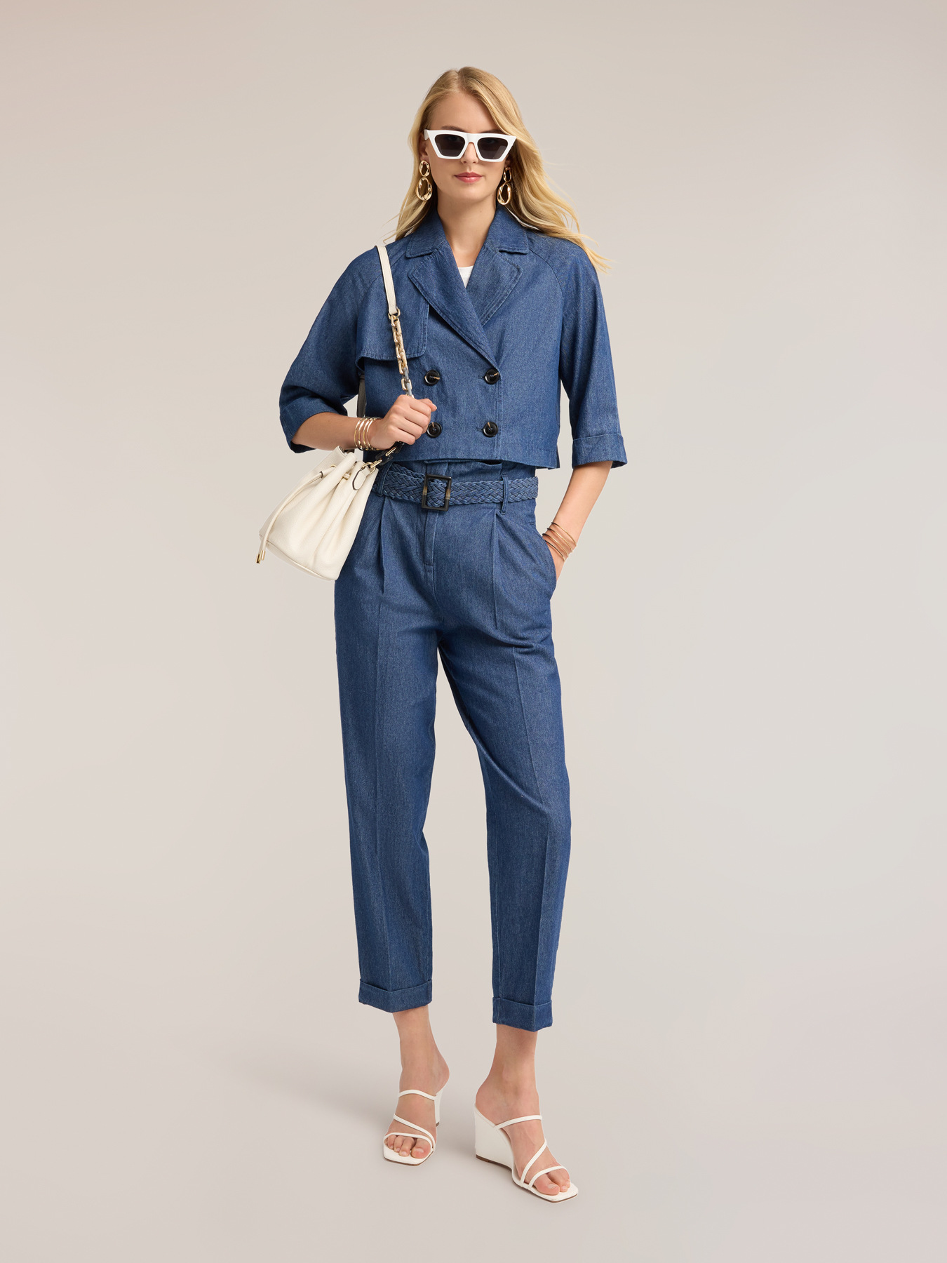 Kurzer zweireihiger Trenchcoat aus Chambray image number 2