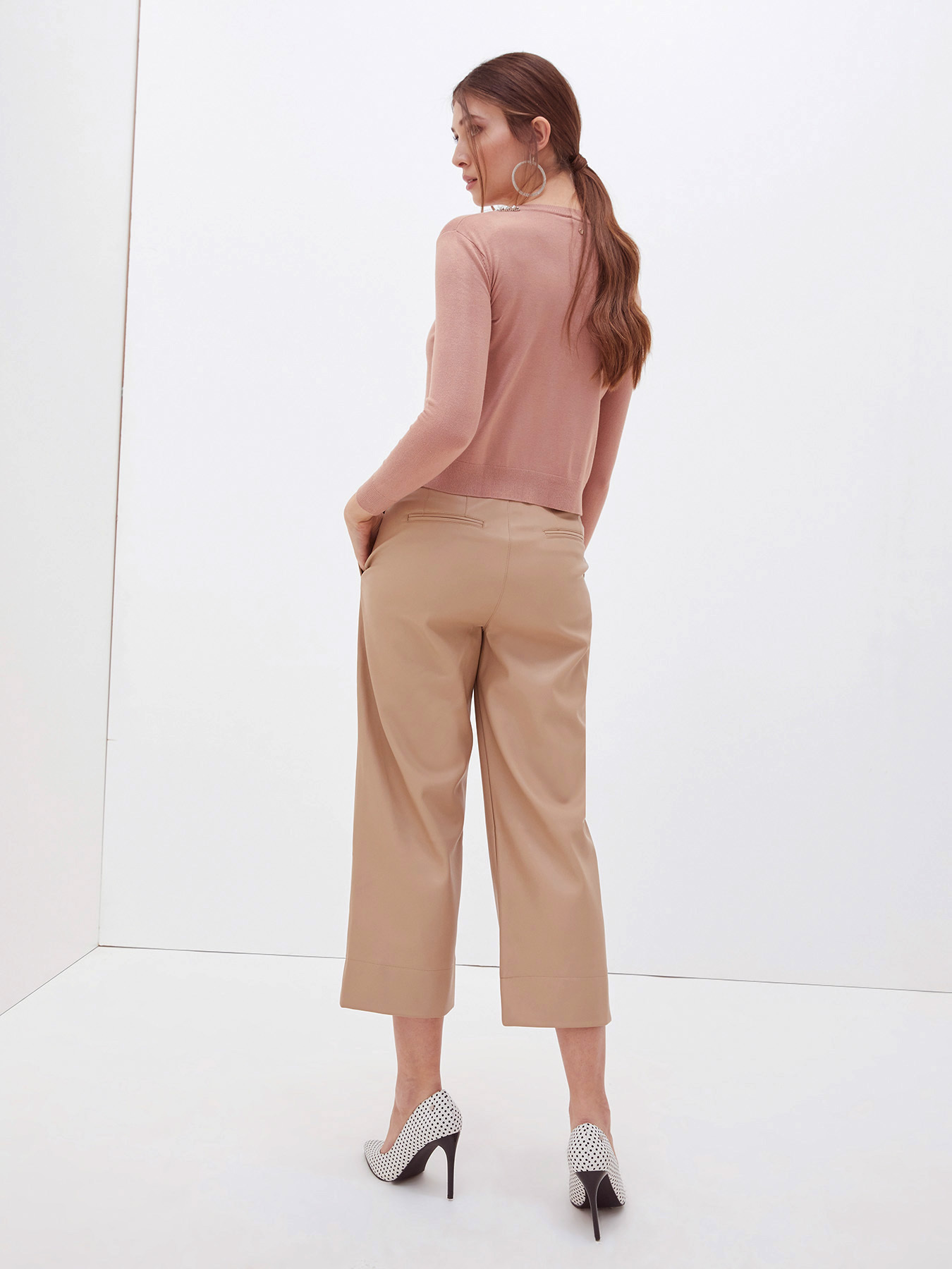 Pantaloni cropped in similpelle image number 1