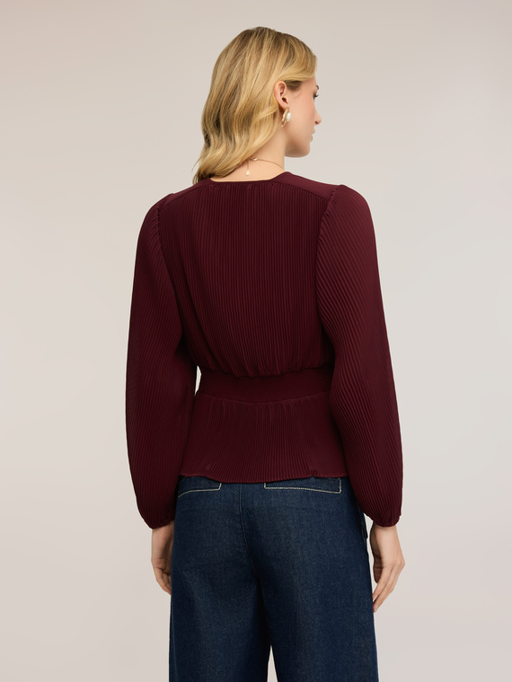Blouse pliss&eacute;e en georgette avec encolure en V