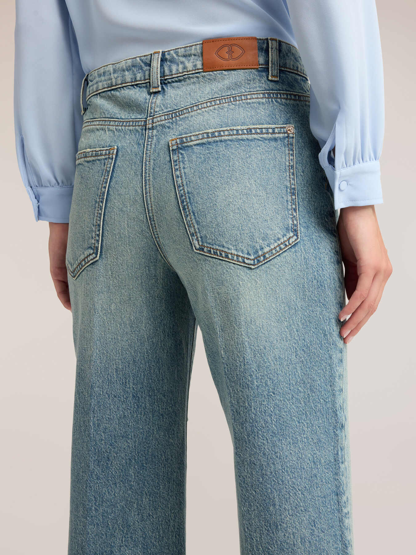 High-waisted wide jeans washed image number 3