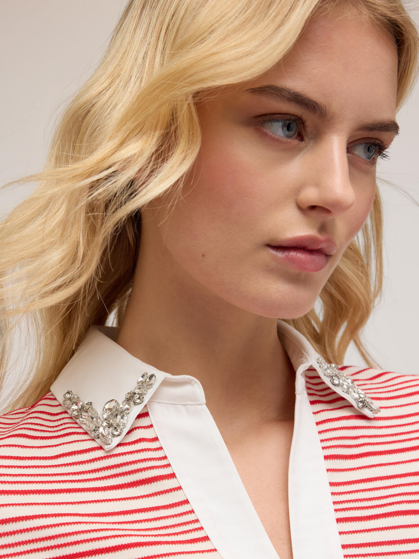 Striped t-shirt with stone-embroidered collar image number 3