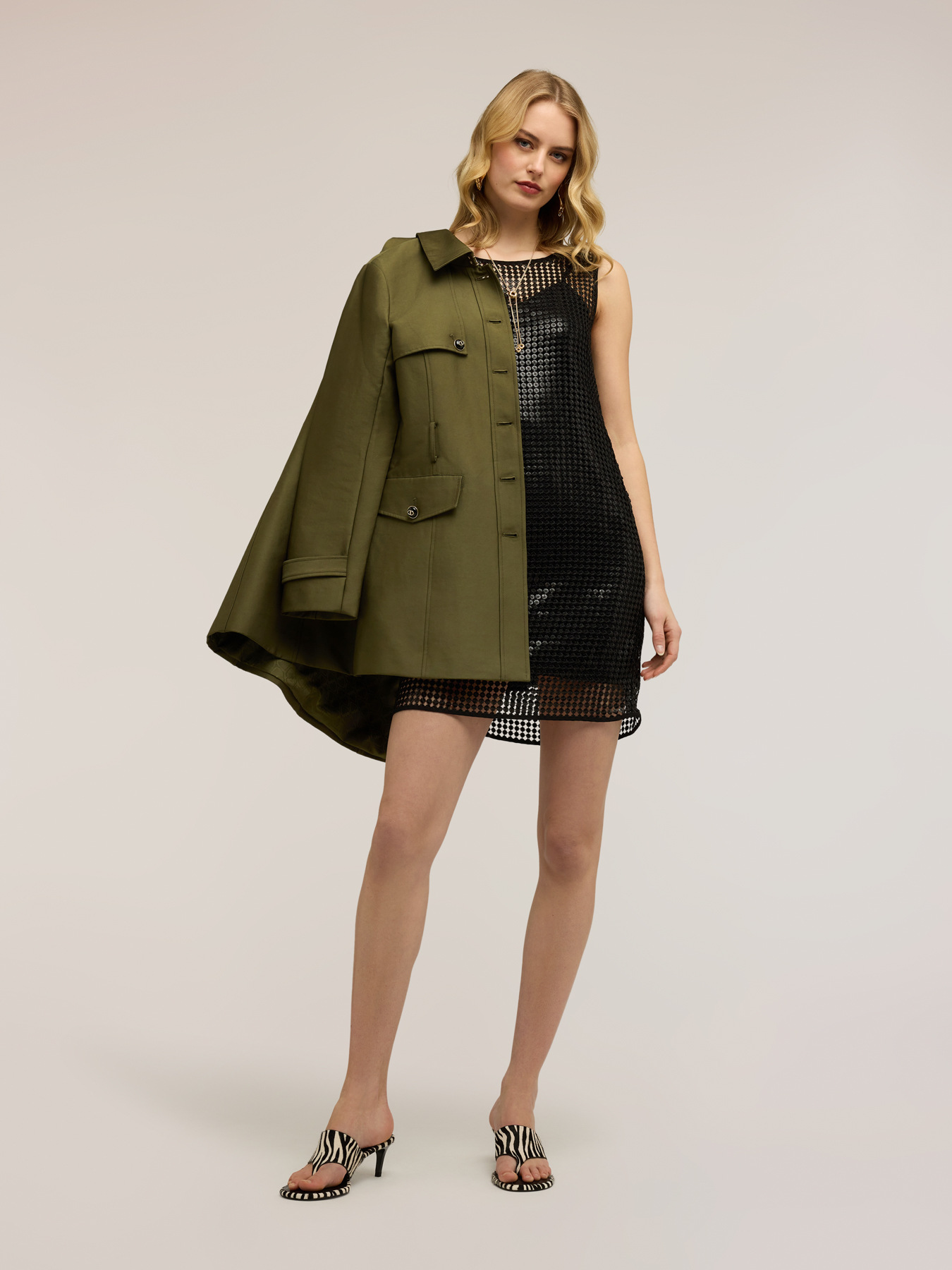 Kurzes Netzkleid mit Pailletten image number 3