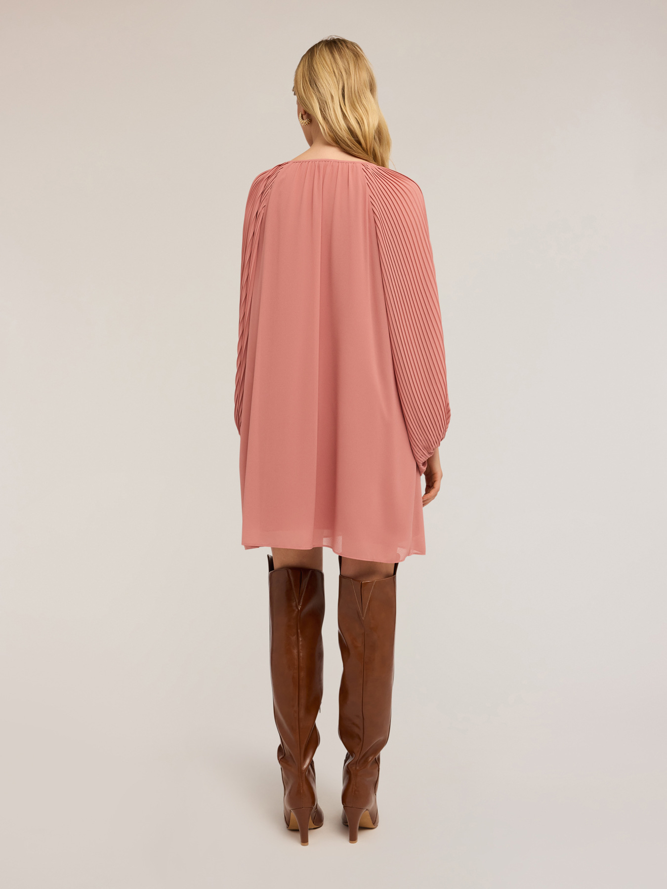 Robe courte avec manches pliss&eacute;es image number 1