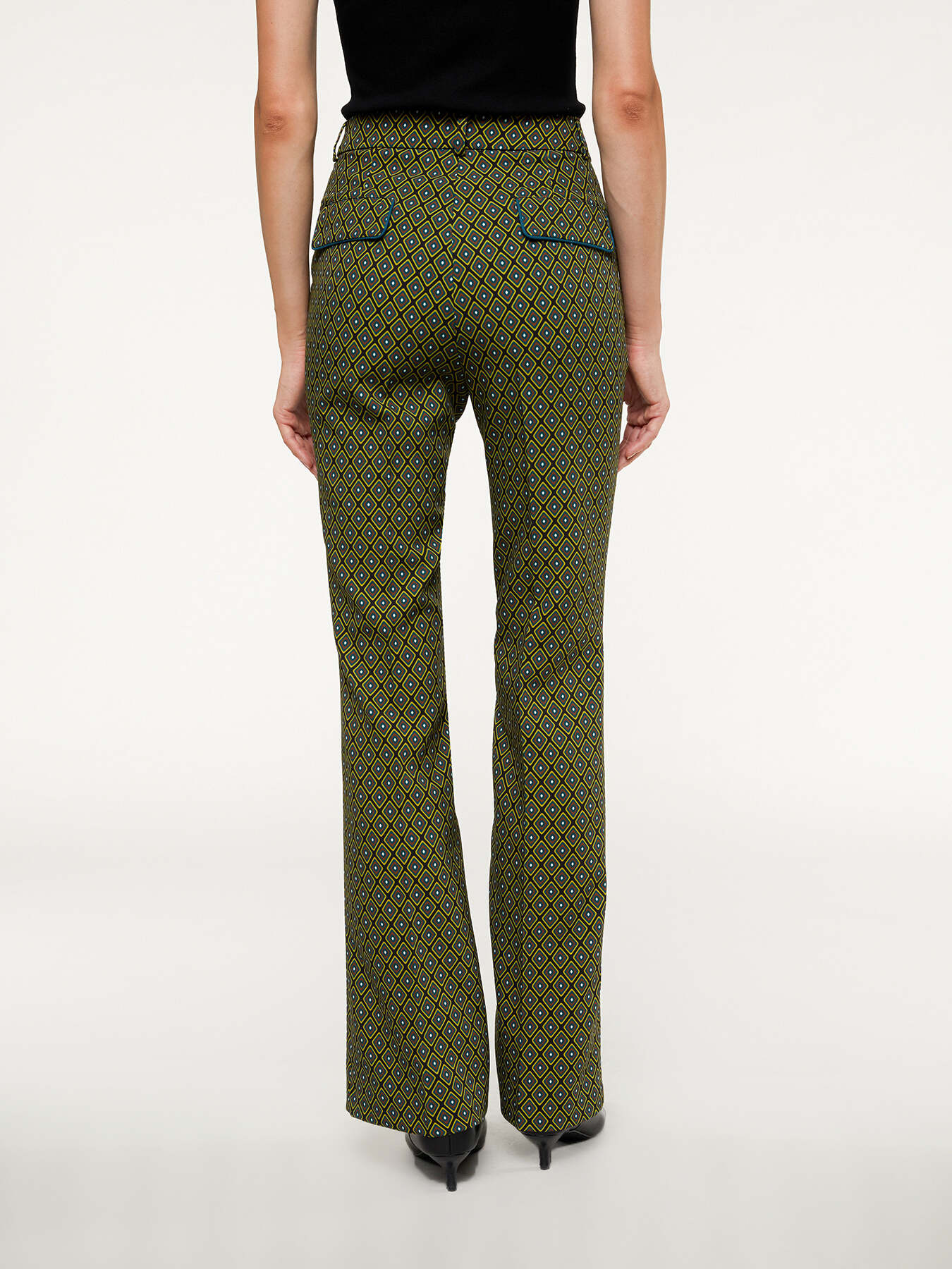 Pantalones flare con estampado geom&eacute;trico image number 1