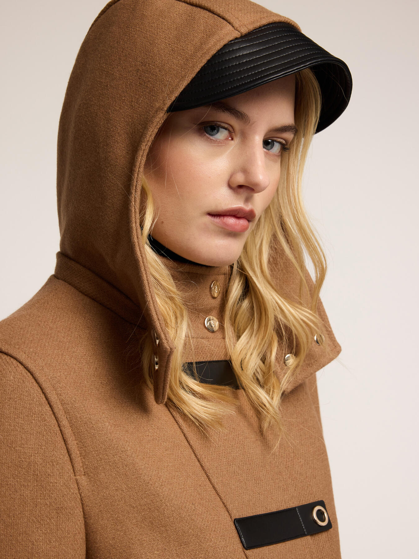 Manteau en drap m&eacute;lang&eacute; laine avec empi&egrave;cements image number 3