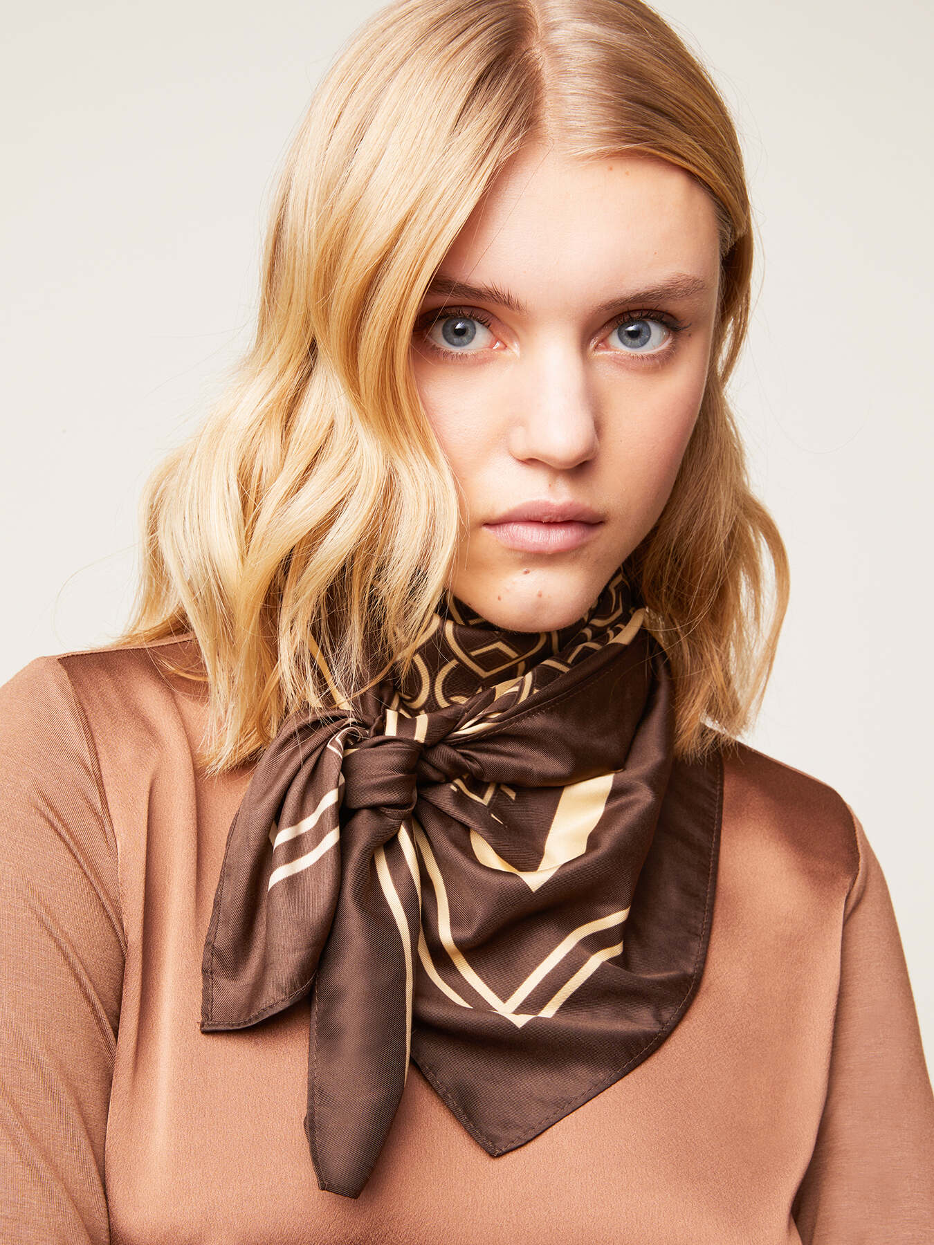 Printed scarf image number 2