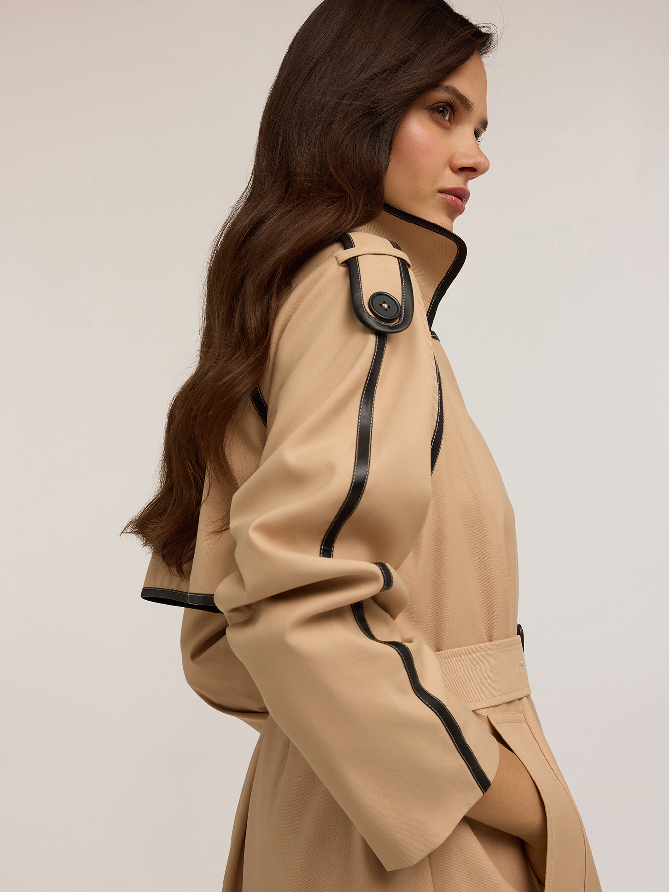 Trench Doppiopetto con Bordi Decorativi