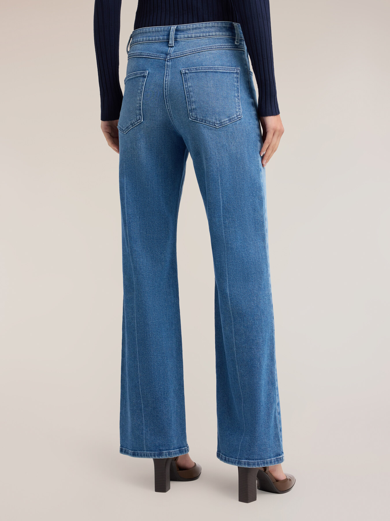 Jean large avec pli frontal image number 1