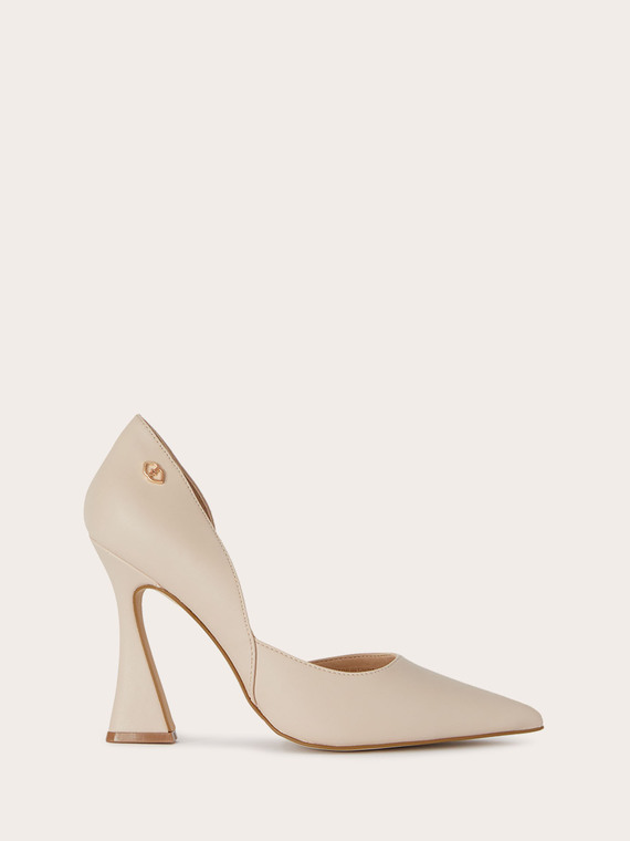 Court shoes with spool heel