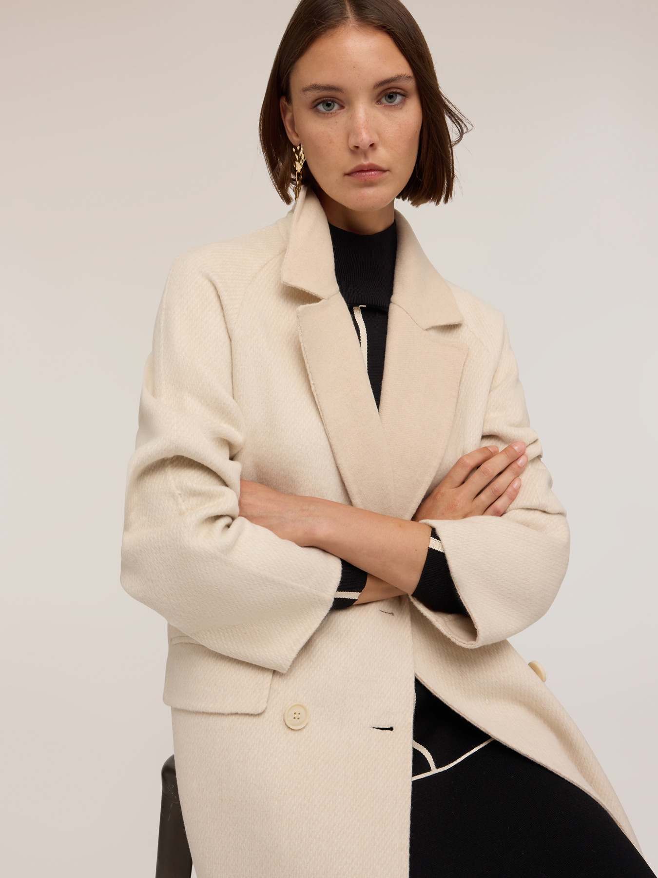 Double-breasted coat in wool blend double cloth image number 3