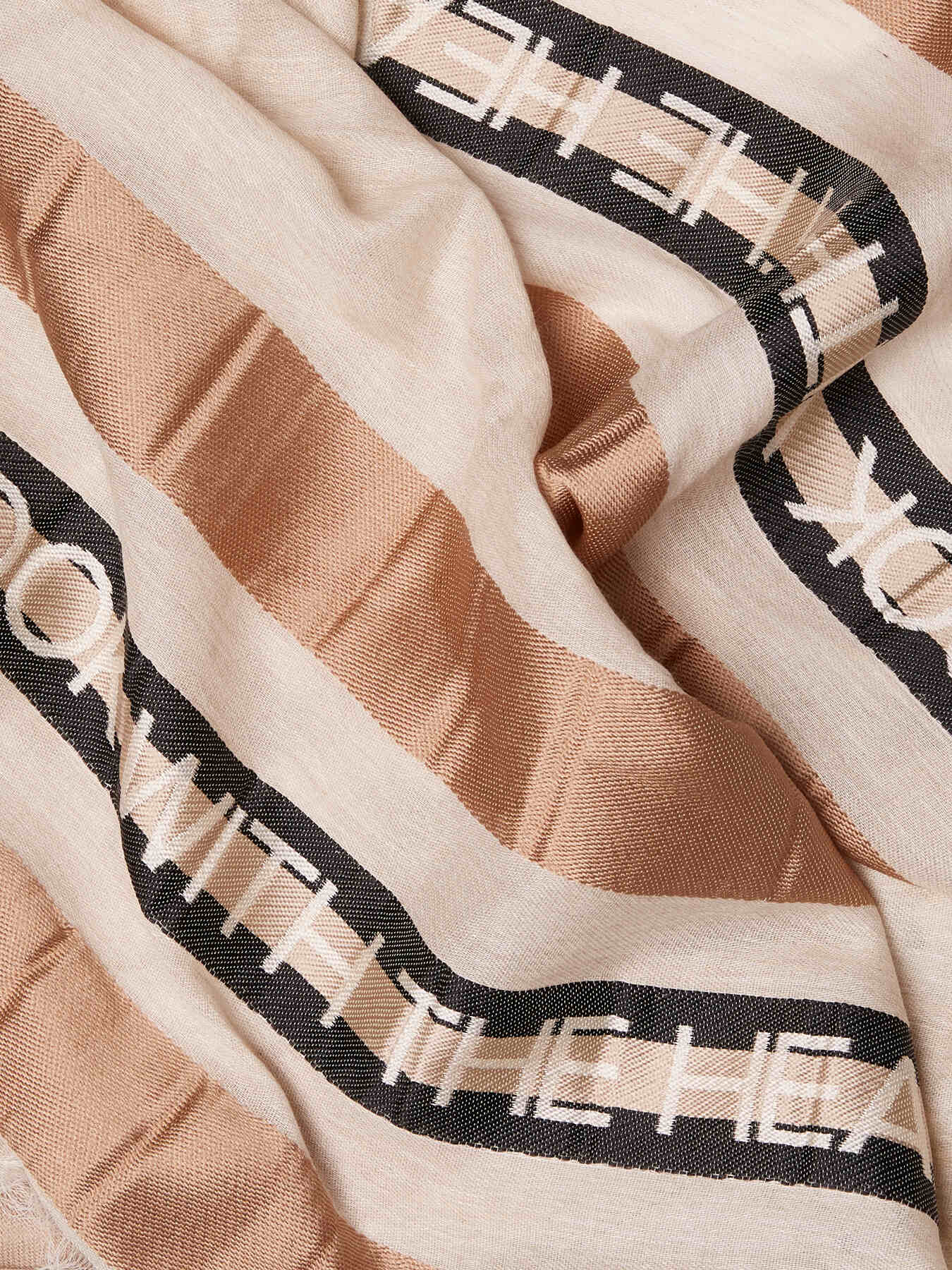 Stola con bordi "Look with the heart" image number 2