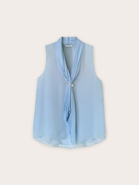 Sleeveless blouse with pleated scarf
