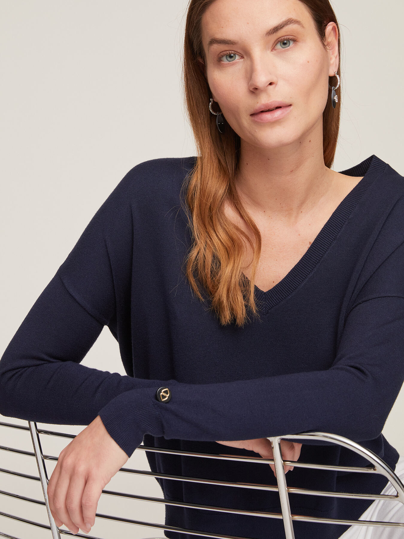 Pullover scollo a v in maglia image number 0