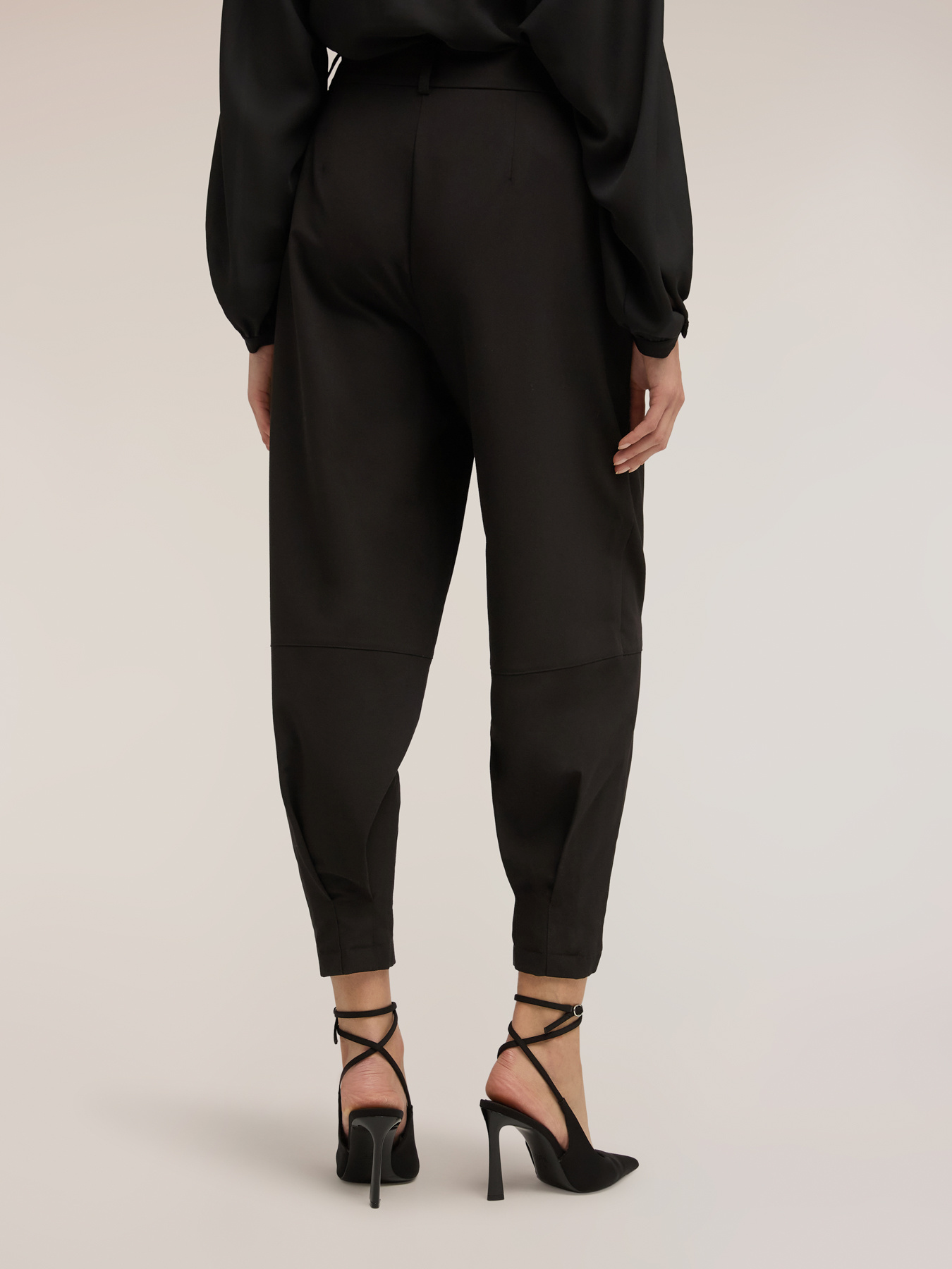 Carrot pants with cuff at the bottom image number 1