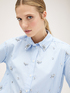Gestreifte Oversize-Hemdbluse mit Stickerei aus Schmucksteinen image number 3