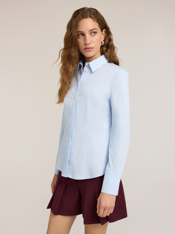 Poplin shirt with hidden buttons