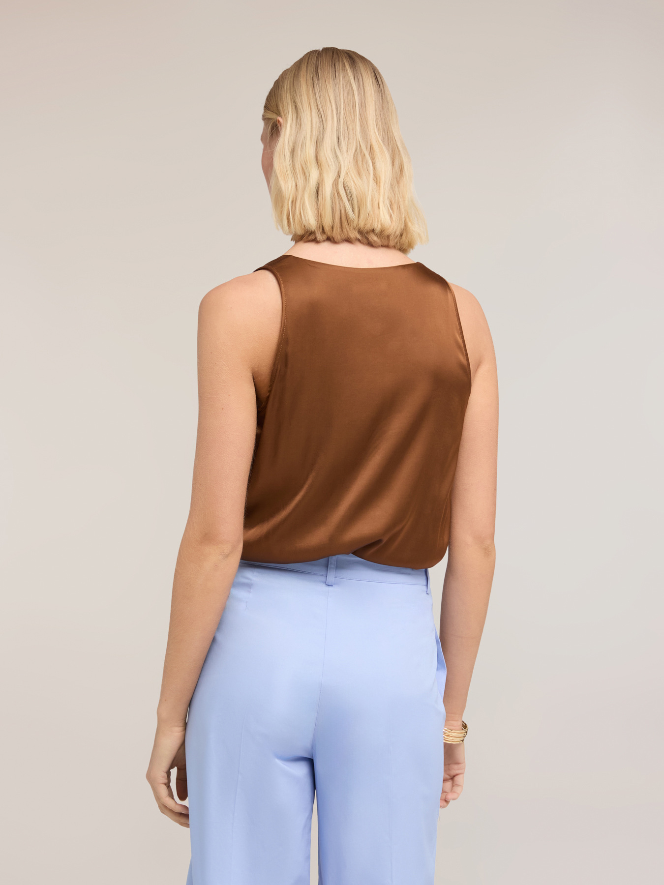 Top aus Satin mit breiten Schultern image number 1