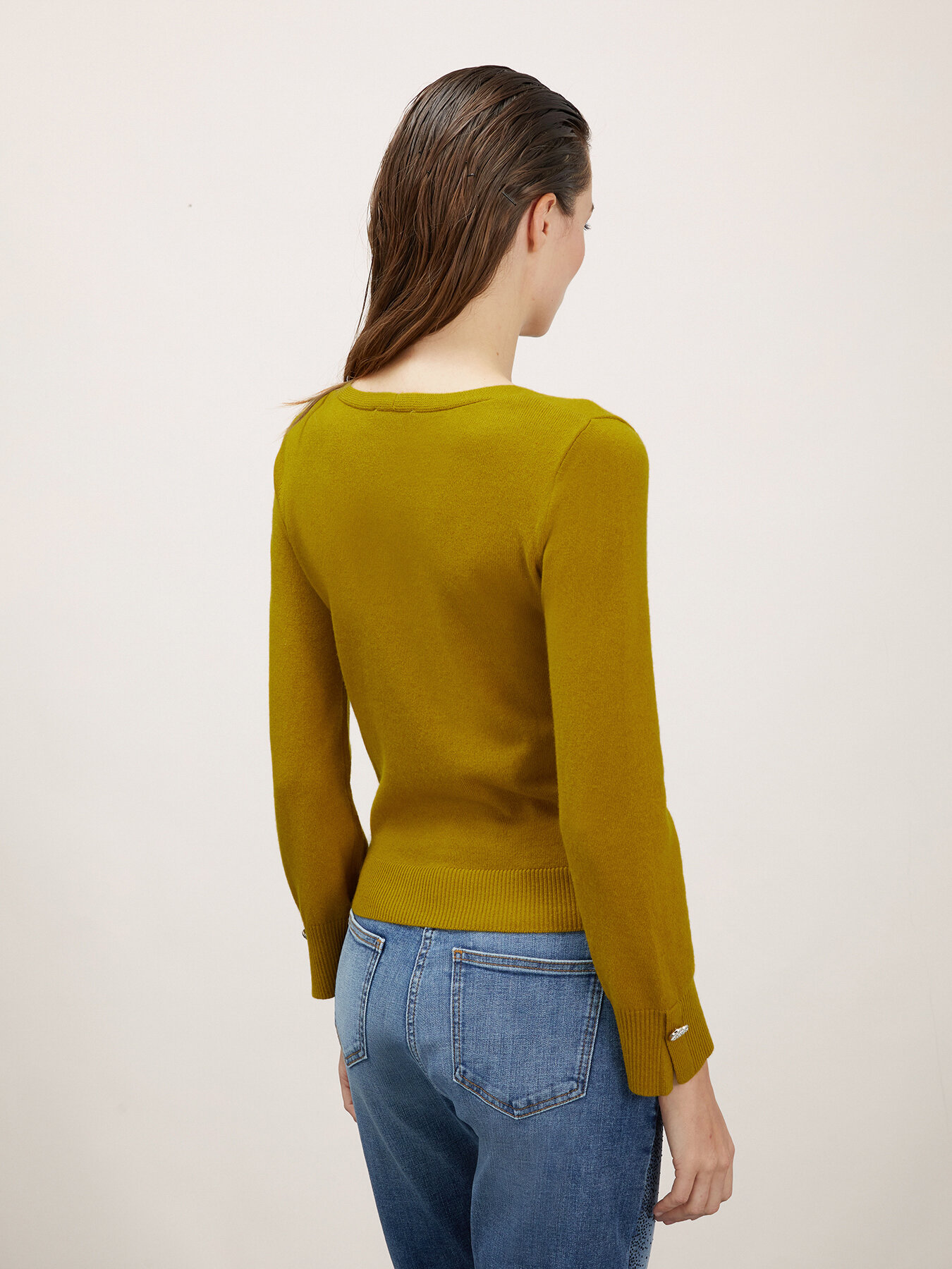 Pull avec bouton bijou sur les poignets image number 1