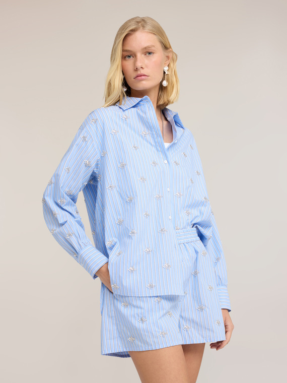 Camicia oversize a righe con ricami di perline