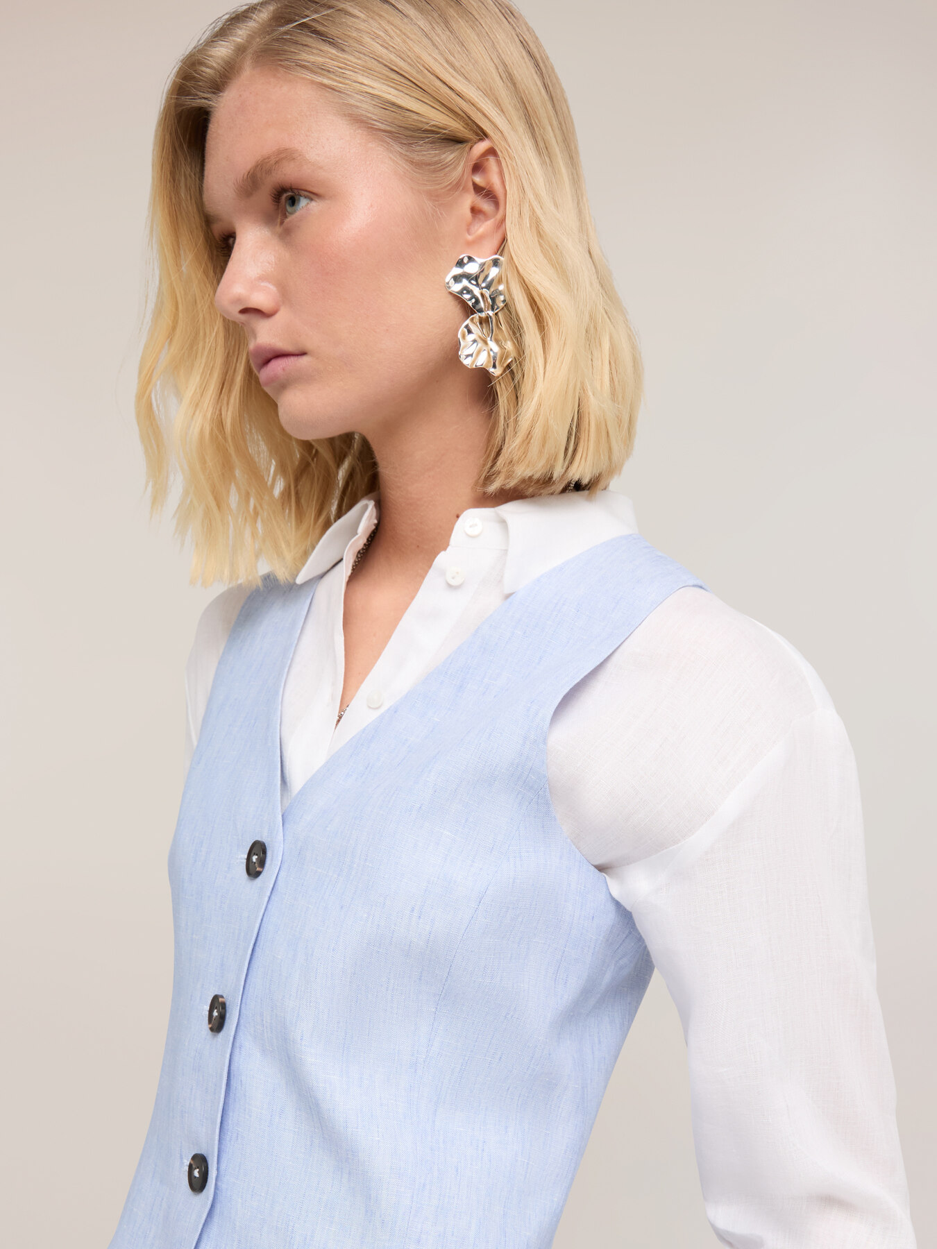 Ma&szlig;geschneiderte Leinenweste image number 3