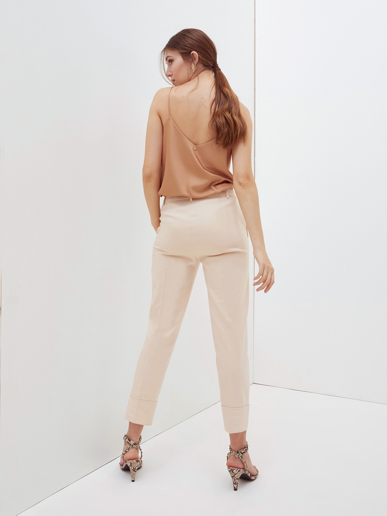 Pantaloni a sigaretta con risvolto image number 1