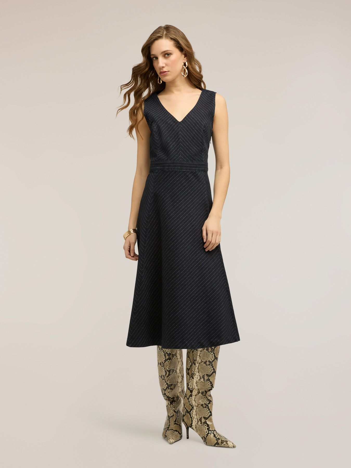 Ausgestelltes Kleid aus gestreiftem Denim image number 3