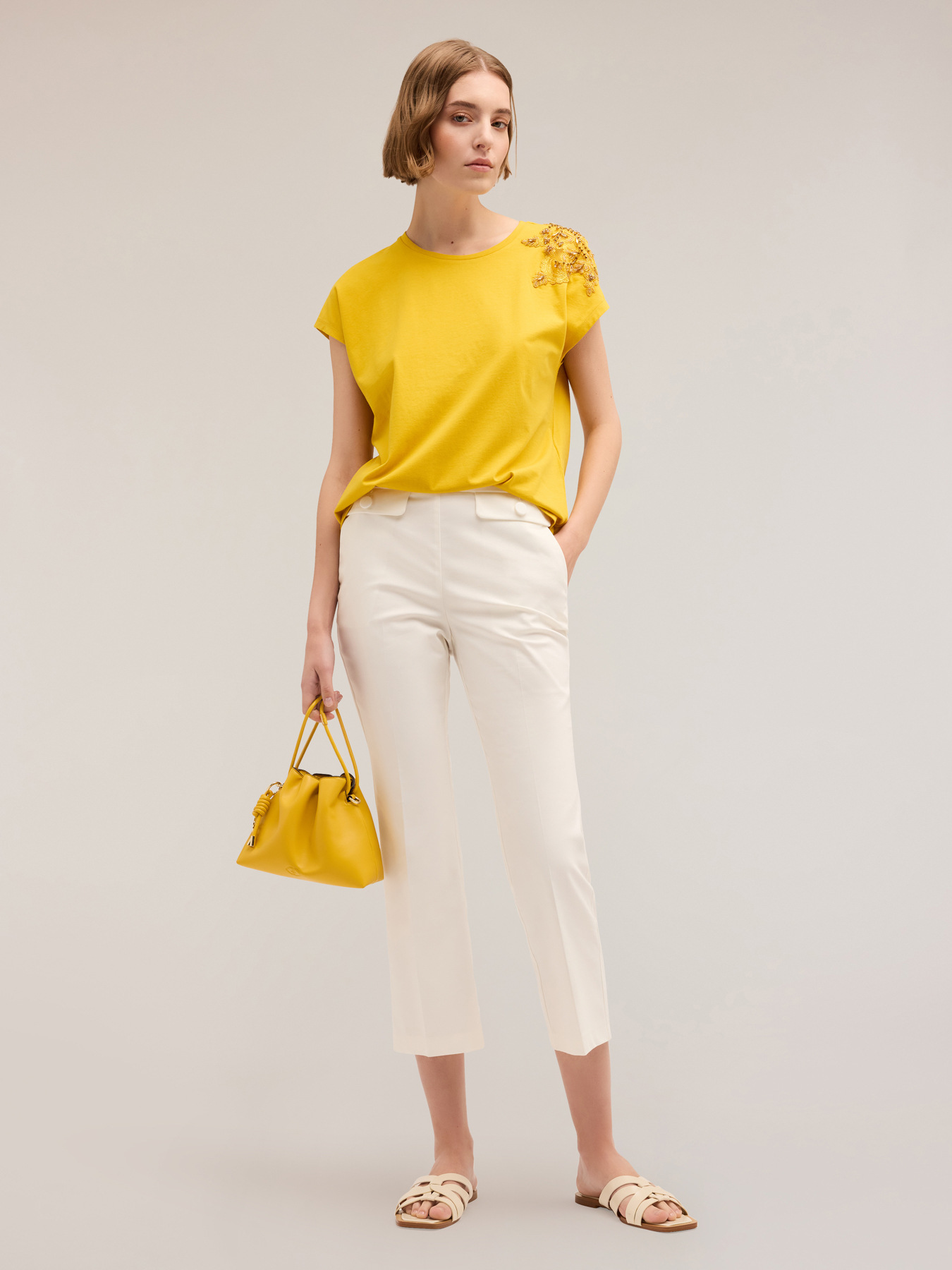 T-shirt con patch ricamato image number 0