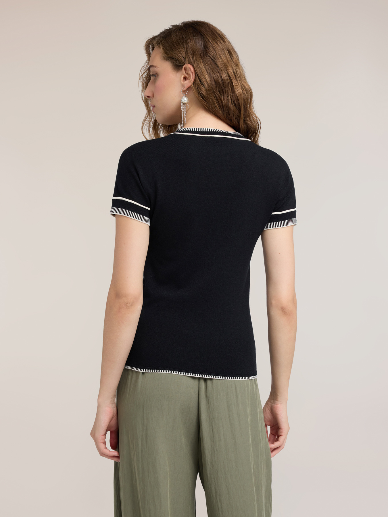 Viscose knit top with contrasting edges image number 1