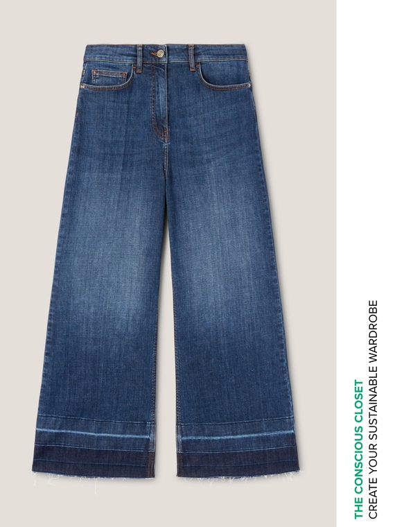 Wide-leg jeans with unstitched hem