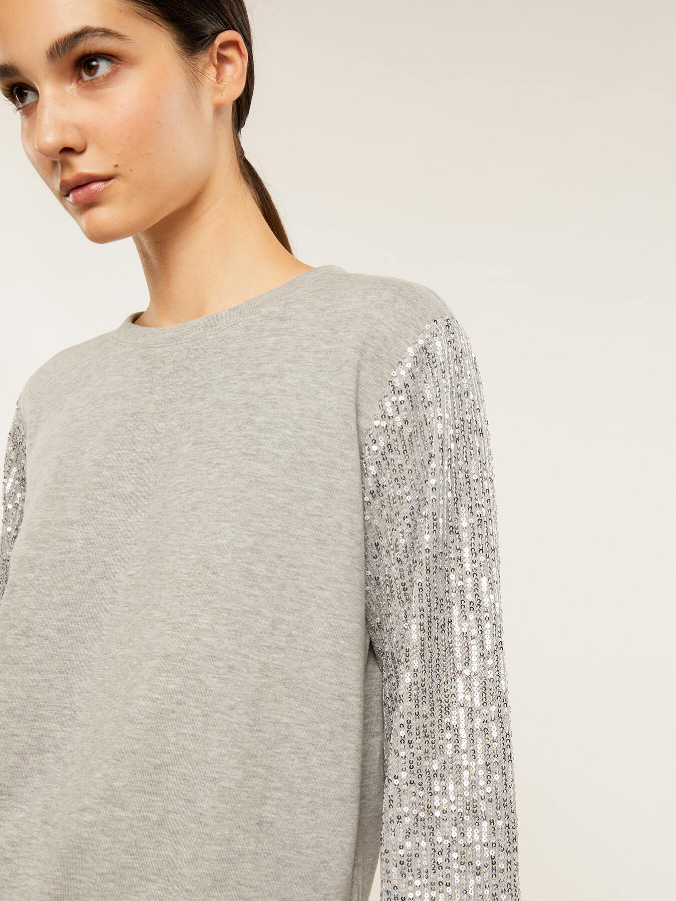 Felpa con maniche in paillettes image number 2