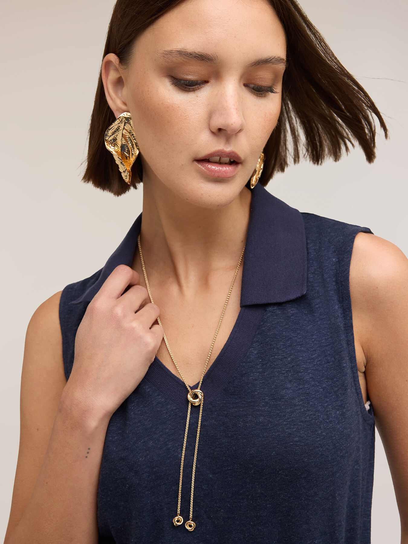 V-neck linen blend top with collar image number 2