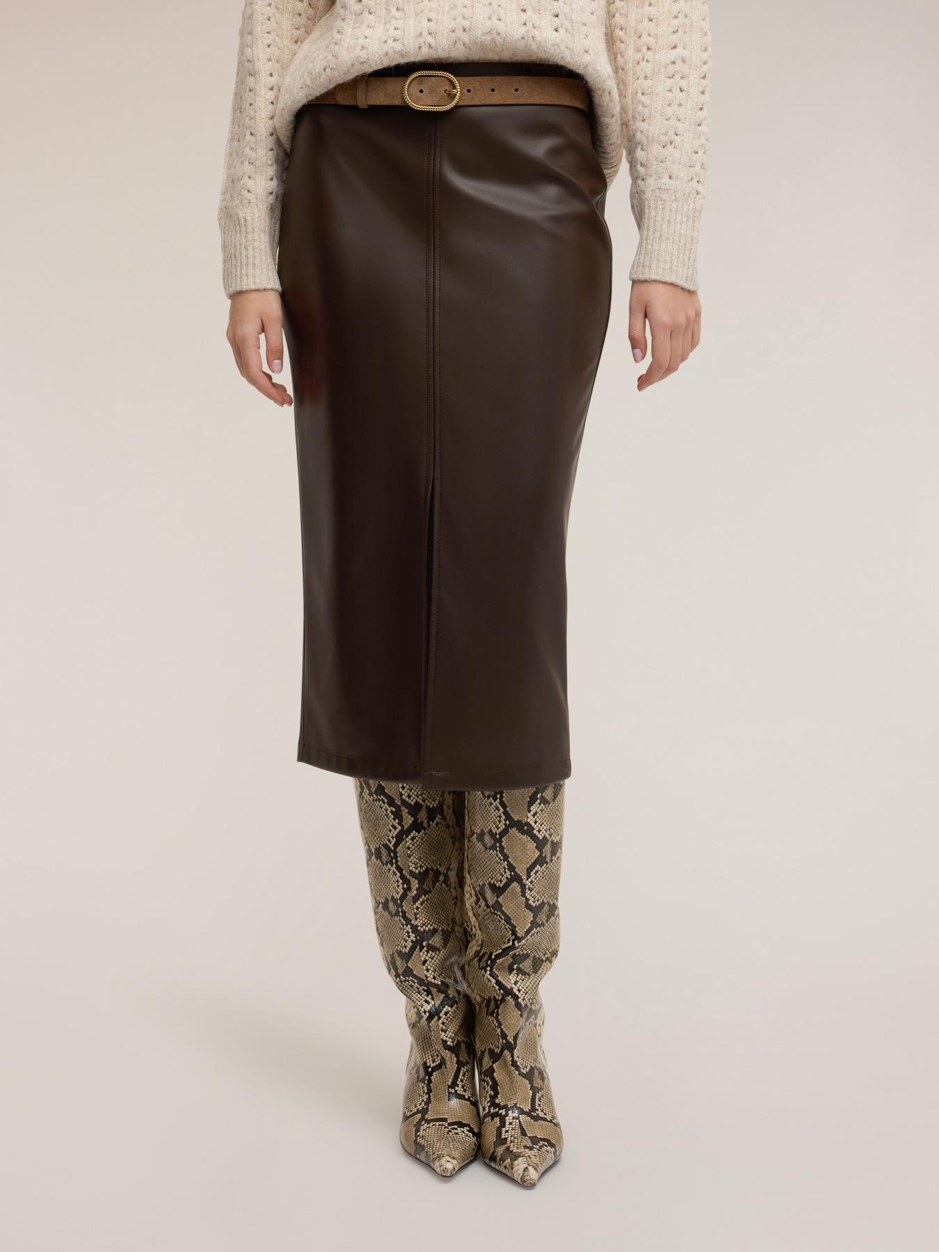 Sheath skirt in coated fabric image number 2