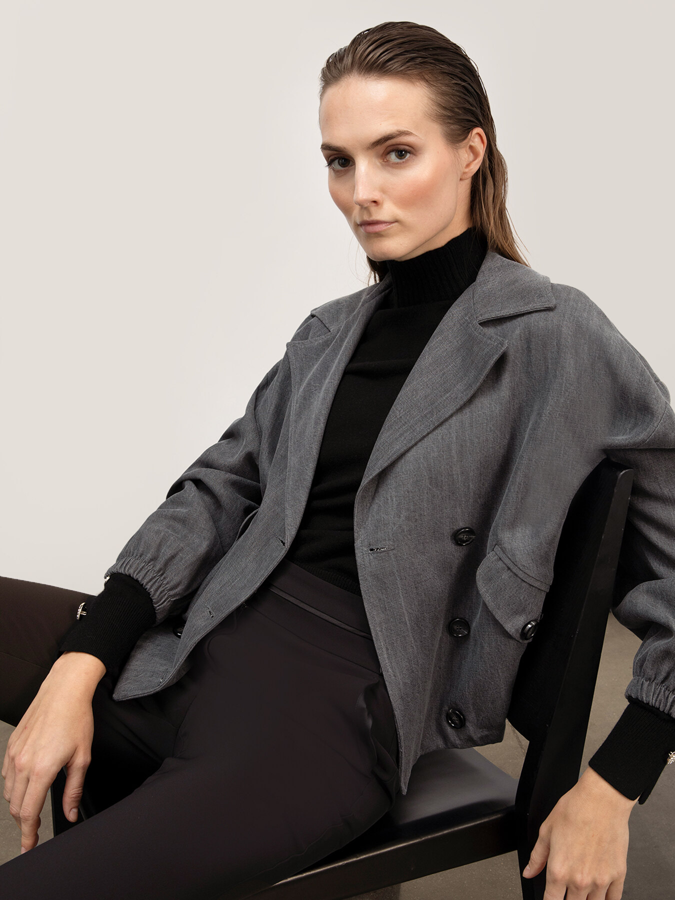 Pulover cu nasturi bijuterie la manșete image number 1