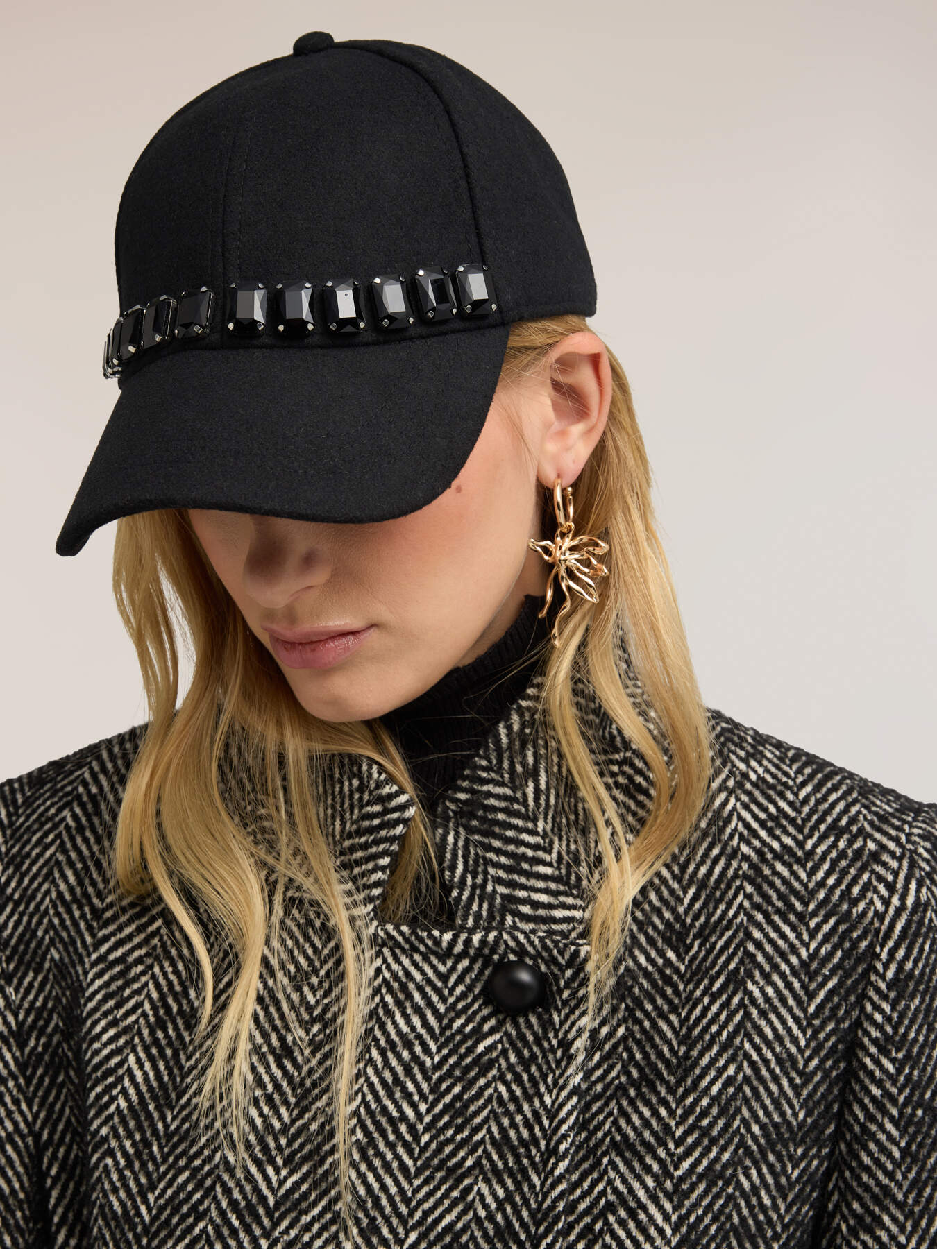 Hat with jewel appliqu&eacute;s image number 0