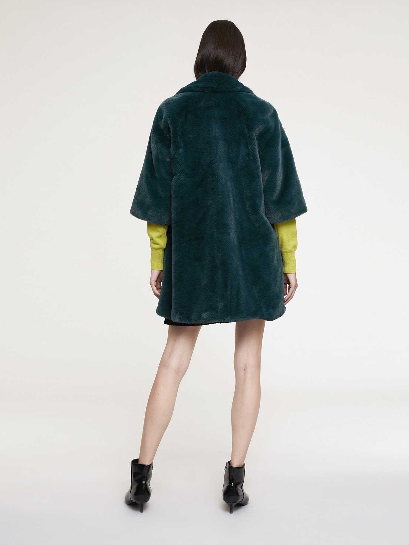 Cappotto a trapezio in simil pelliccia image number 1
