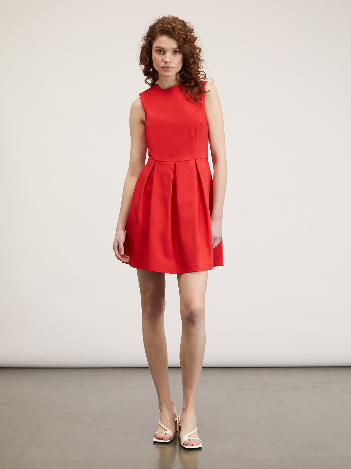 Short dress with pleated skirt image number 0