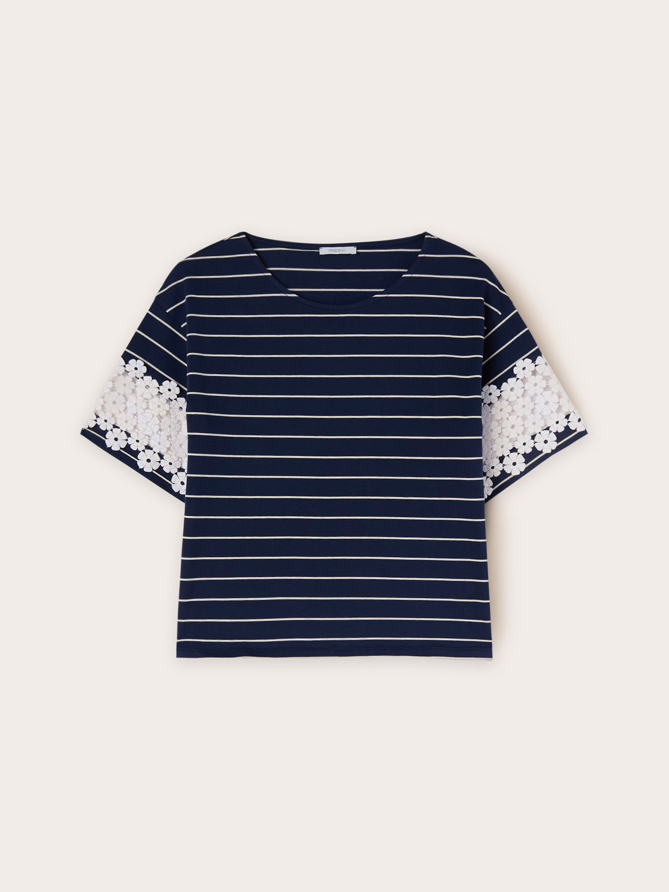 T-shirt with crochet effect sleeves image number 4
