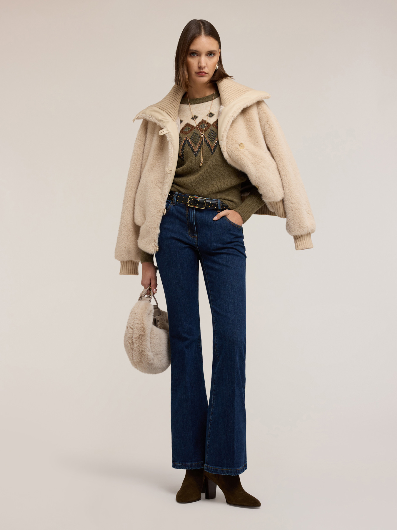 Elle push-up flare jeans image number 3